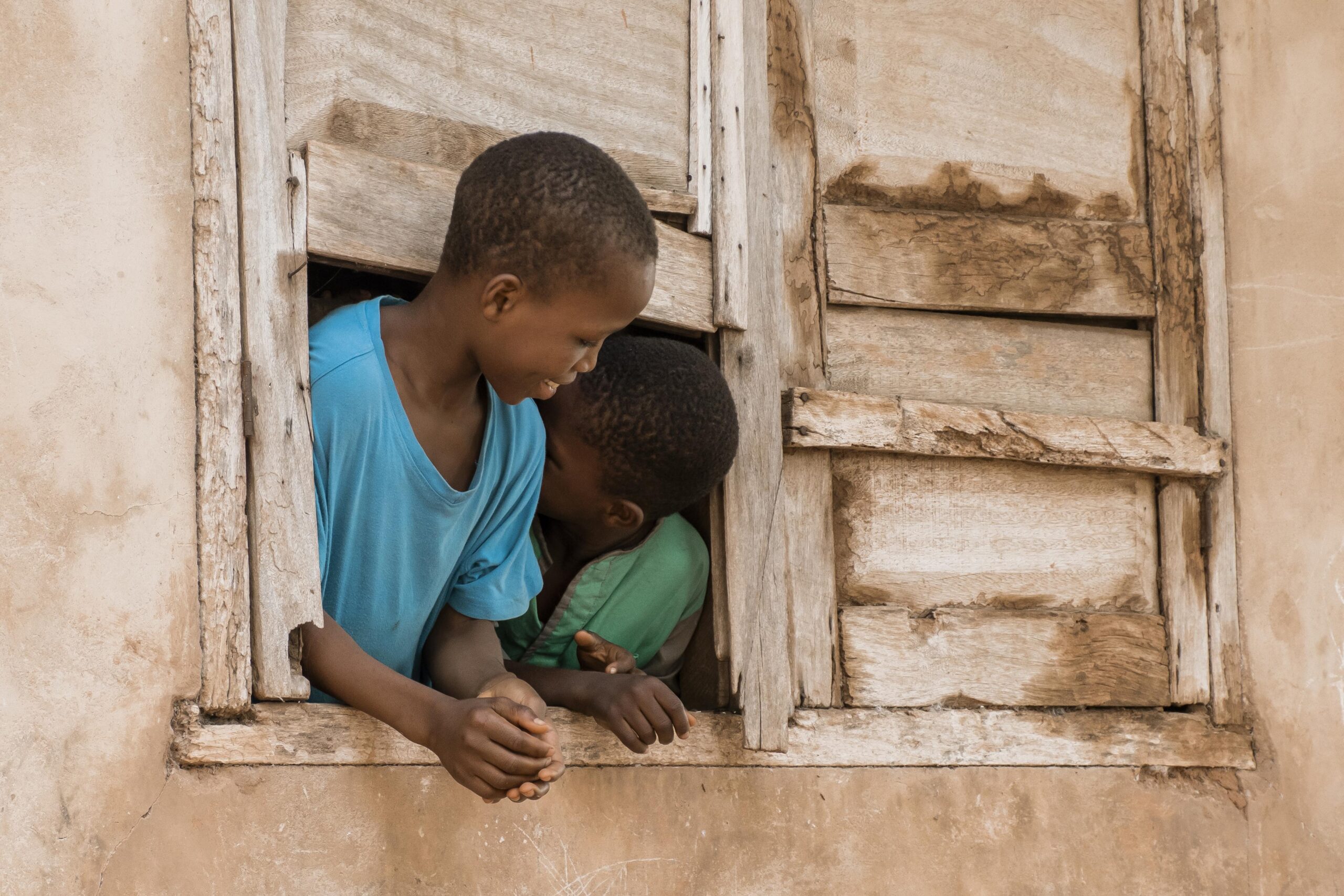 medium-shot-smiley-african-kids